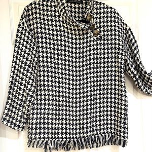 Zara black and white houndstooth quarter sleeve XS (feels like a small medium)